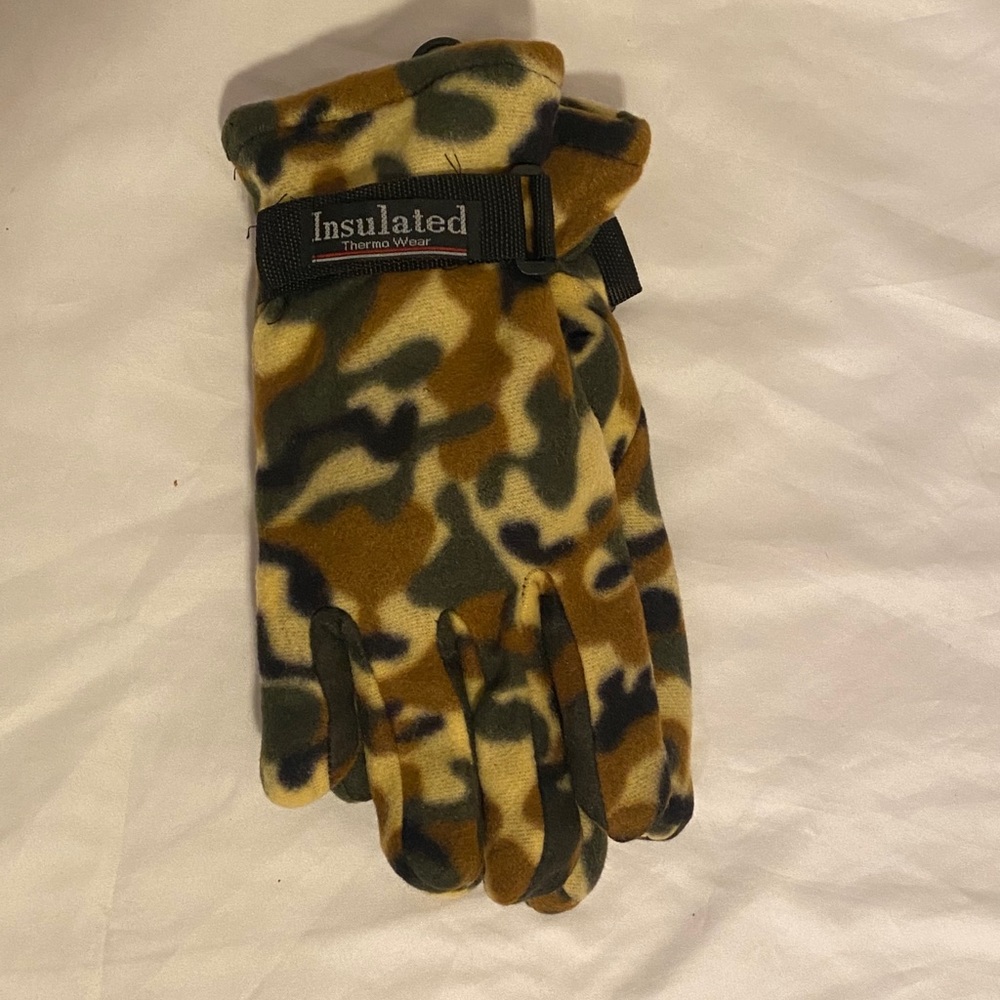 Thermo wear gloves.